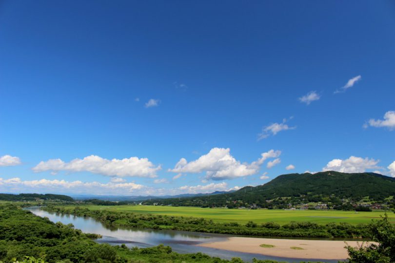 義経堂付近からの北上川