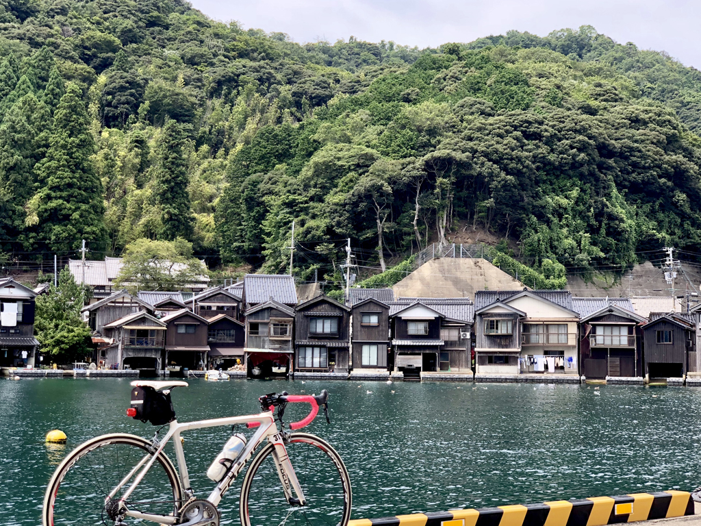 【京都府】大阪から日帰りできる、丹後半島の珍しい町並み「伊根の舟屋」サイクリング
