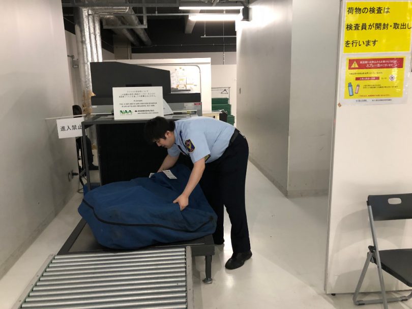 大型手荷物の検査の様子