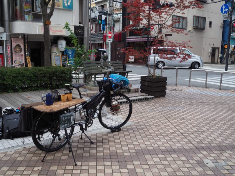 広場になっているところでdailylife bicycle caféオープン