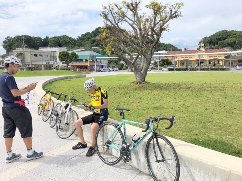 三角駅前の広場は休憩にオススメのスポット