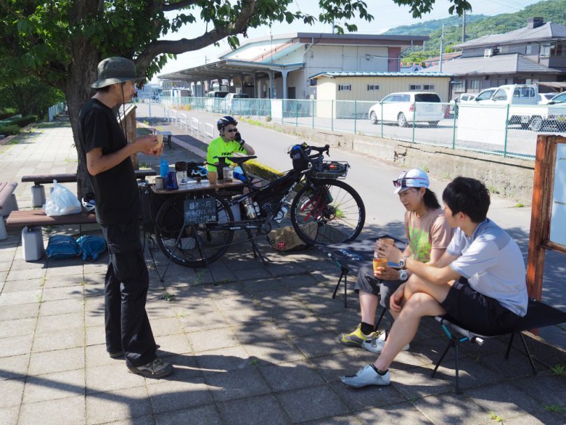 筑波山口にてコーヒーを淹れる。サイクリングの方々も立ち寄ってくださった。