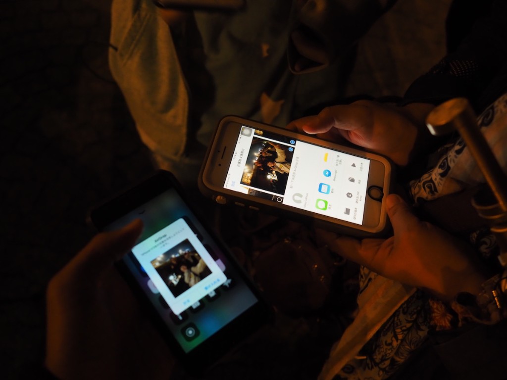 言語は違っても撮った写真はボタン一つで送れてしまう時代