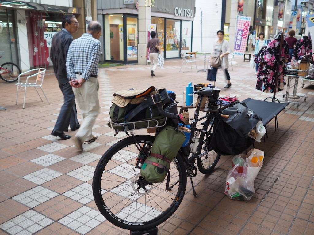商店街は地元のかたが多く