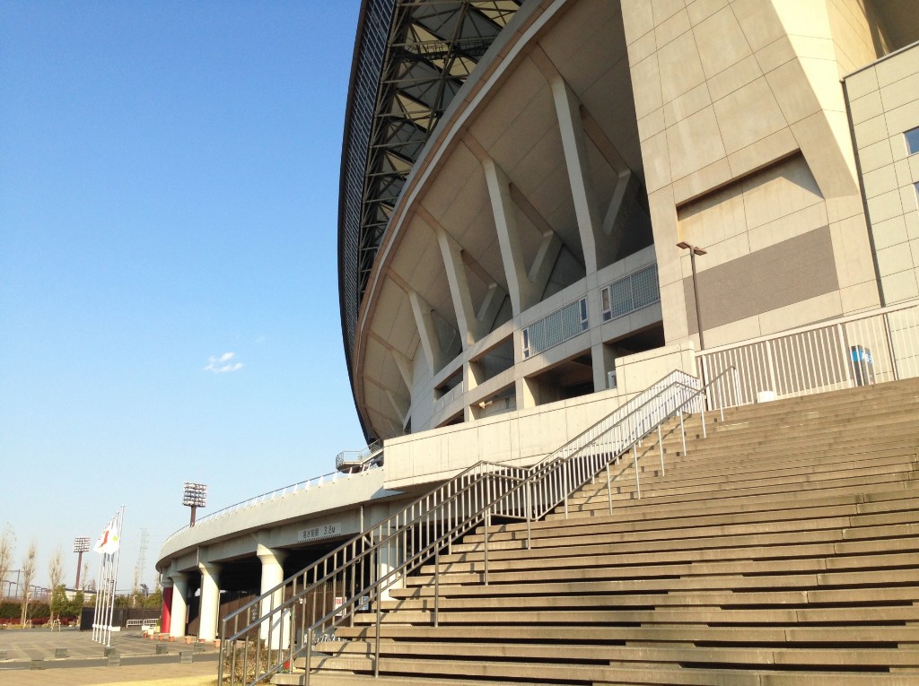 10_埼玉スタジアム2002階段