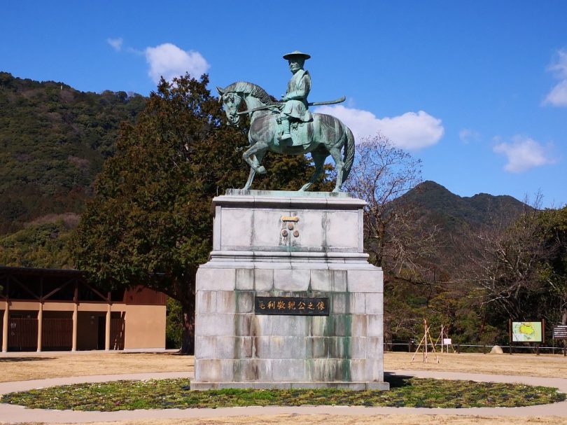 6.毛利敬親の騎馬像
