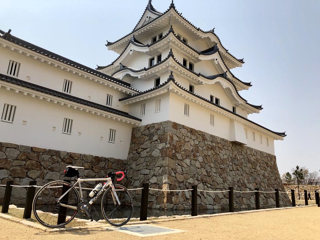 新しく復元再建された「尼崎城」と、昔ながらの「阪神尼崎駅周辺」を自転車散策