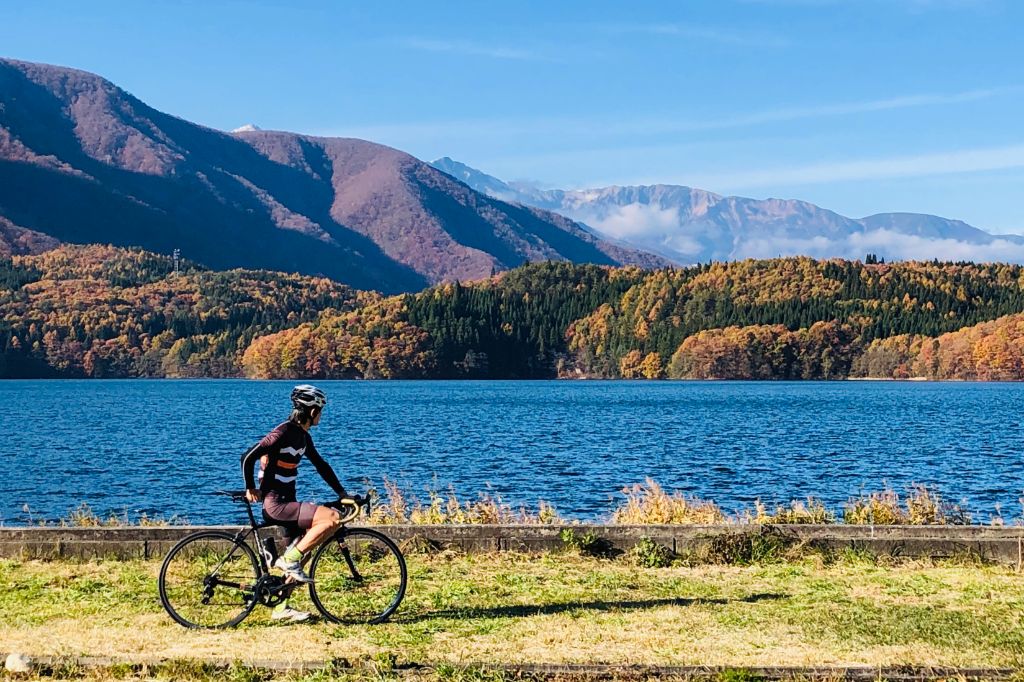 長野県】10～11月・紅葉の白馬サイクリング 仁科三湖と小熊黒沢林道 