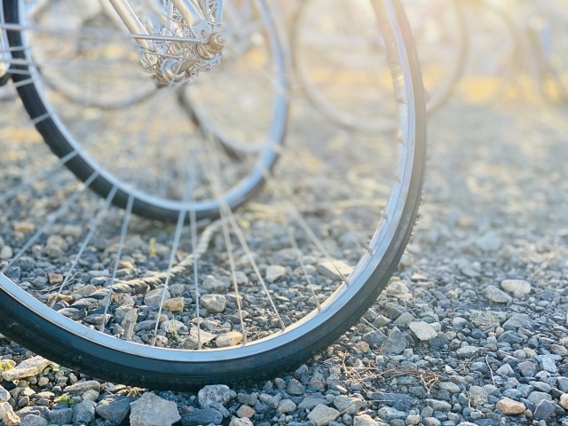 自転車タイヤの空気が抜ける？「虫ゴム」の交換方法やおすすめ製品を紹介