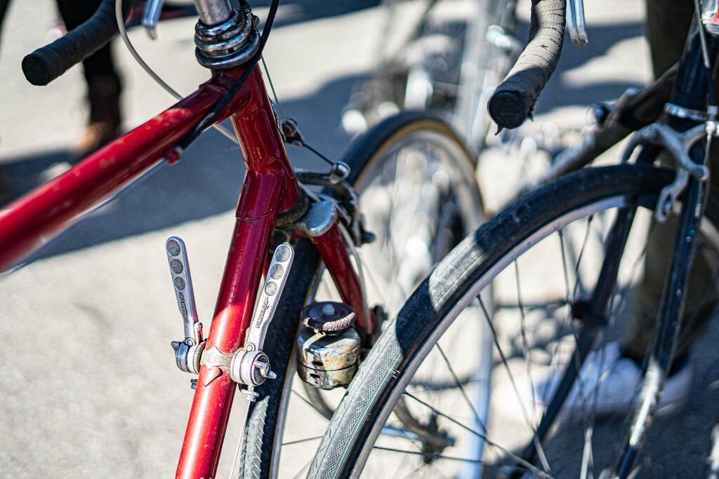 【激安セール】 バイクアクスルクイックリリーススキューワーフロントリア自転車アクスルホイールハブ自転車32穴8-11スピードハブ