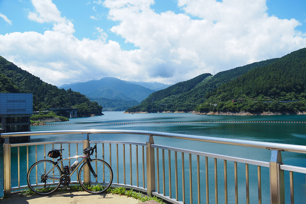 【神奈川県】小倉橋の横断幕とダムめぐり45kmのコースを紹介