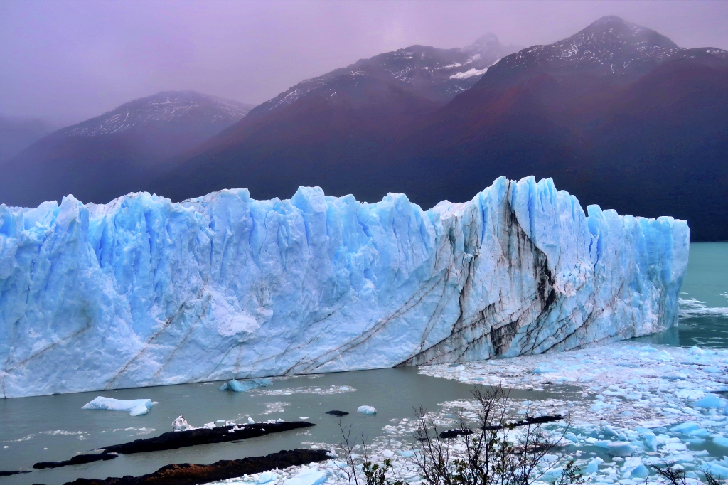【アルゼンチン】世界遺産ペリートモレノ氷河とカラファテの町をサイクリング
