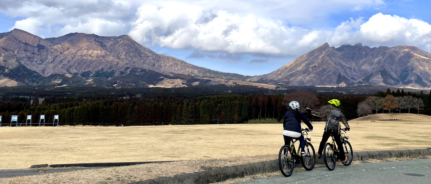 【熊本県】阿蘇五岳を望みカルデラに広がる風景をめぐる高森町の27km絶景サイクリング《PR》